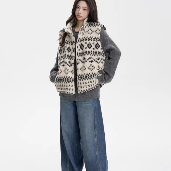 Patterned Sherpa Vest - Picture 2 of 4